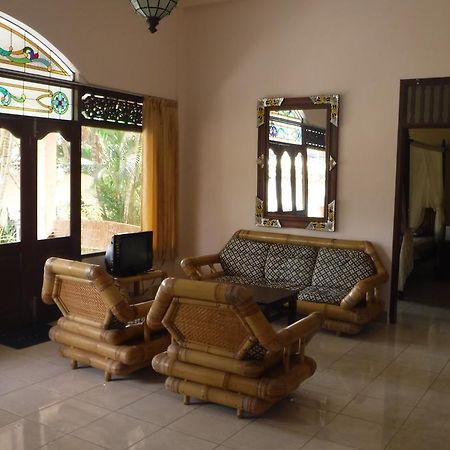 Ombak Putih Bungalows Hotell Nusa Dua  Eksteriør bilde