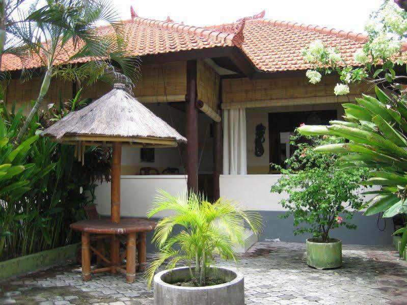 Ombak Putih Bungalows Hotell Nusa Dua  Eksteriør bilde